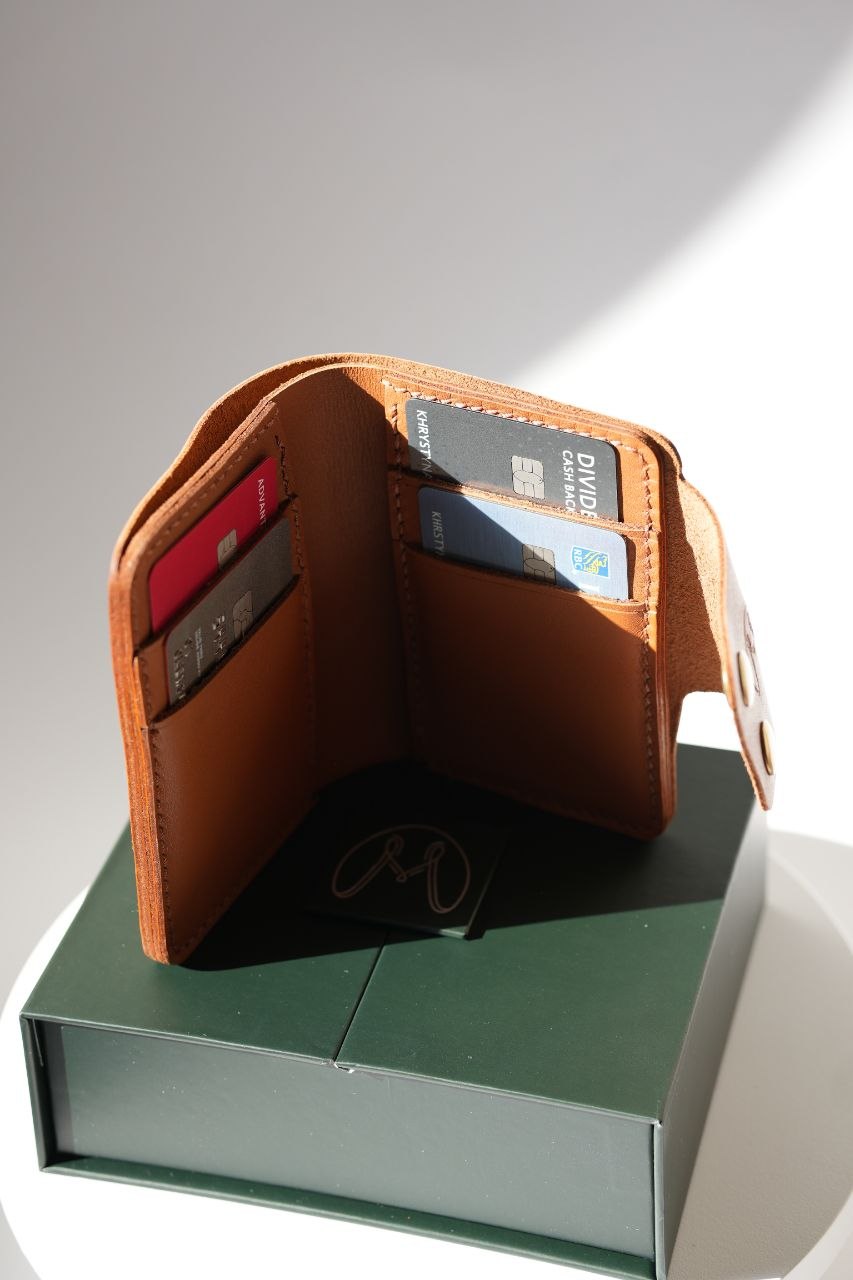 The Vanguard Vertical Leather Wallet