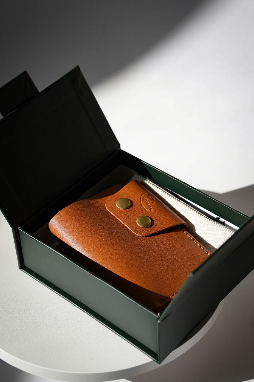 The Vanguard Vertical Leather Wallet