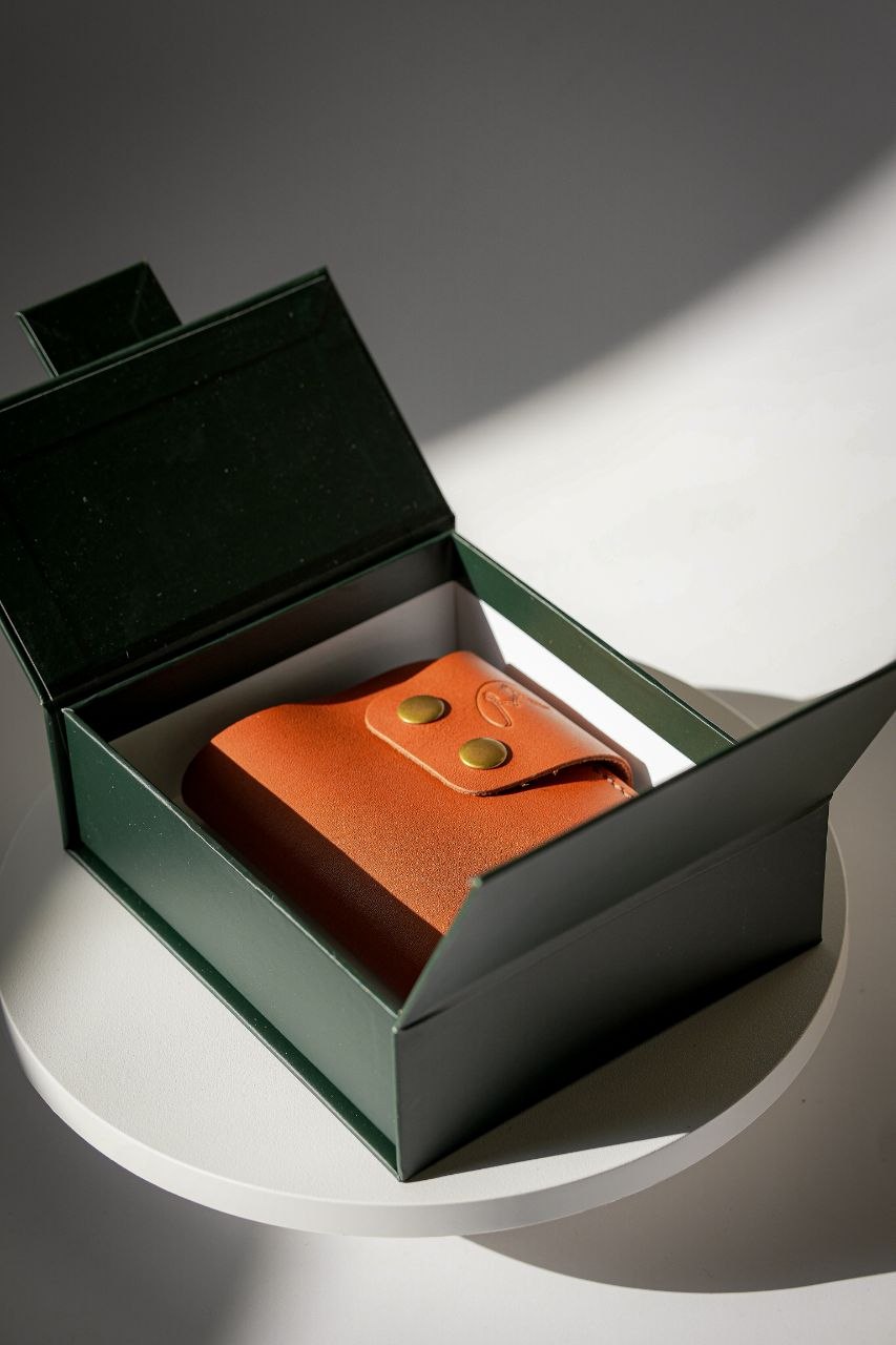 The Vanguard Vertical Leather Wallet
