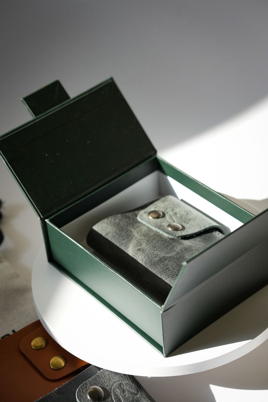 The Vanguard Vertical Leather Wallet