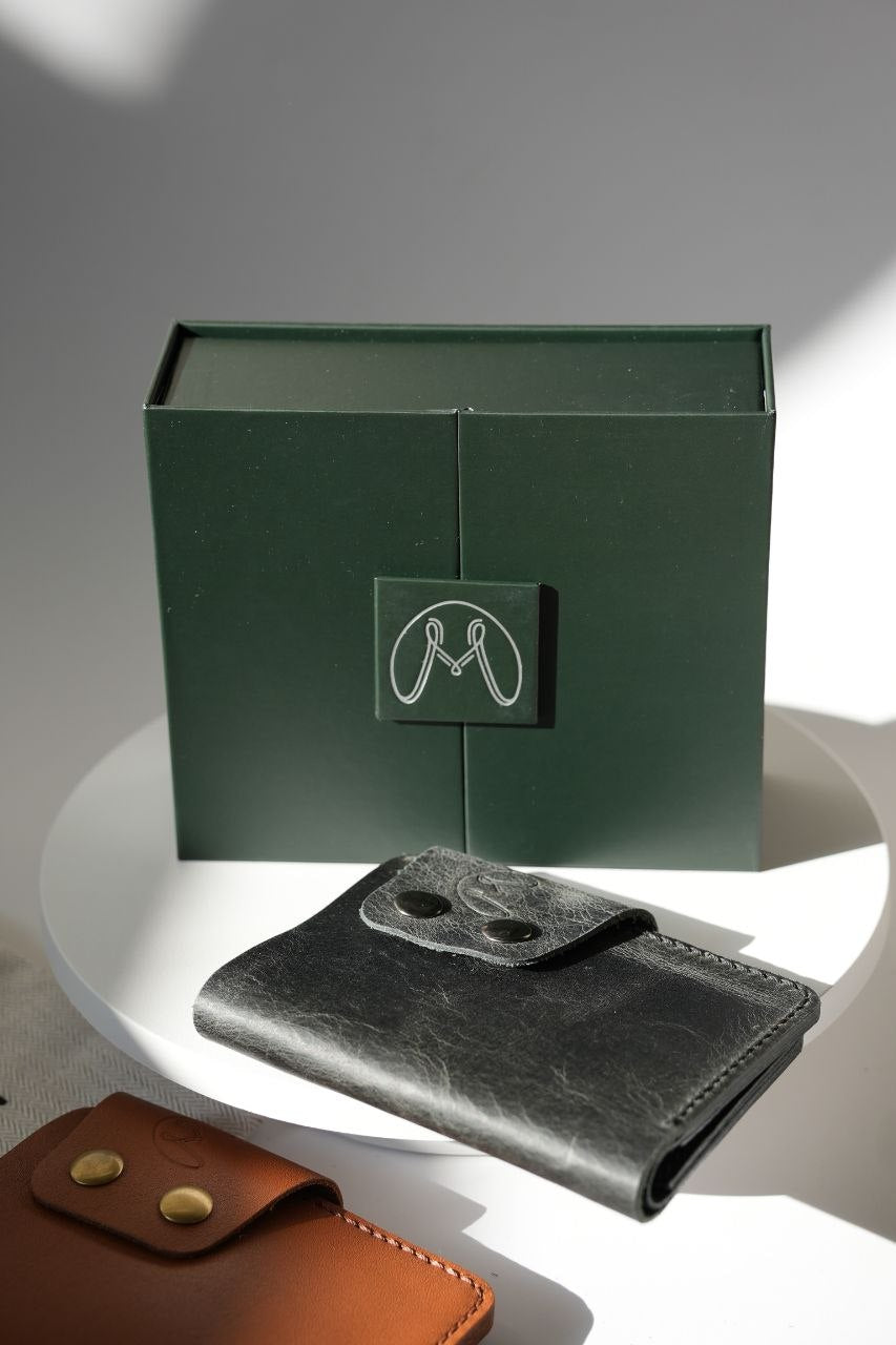 The Vanguard Vertical Leather Wallet