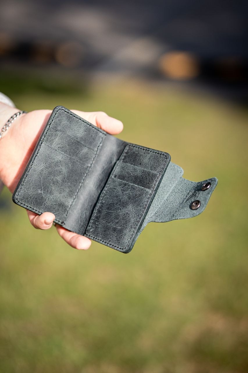 The Vanguard Vertical Leather Wallet