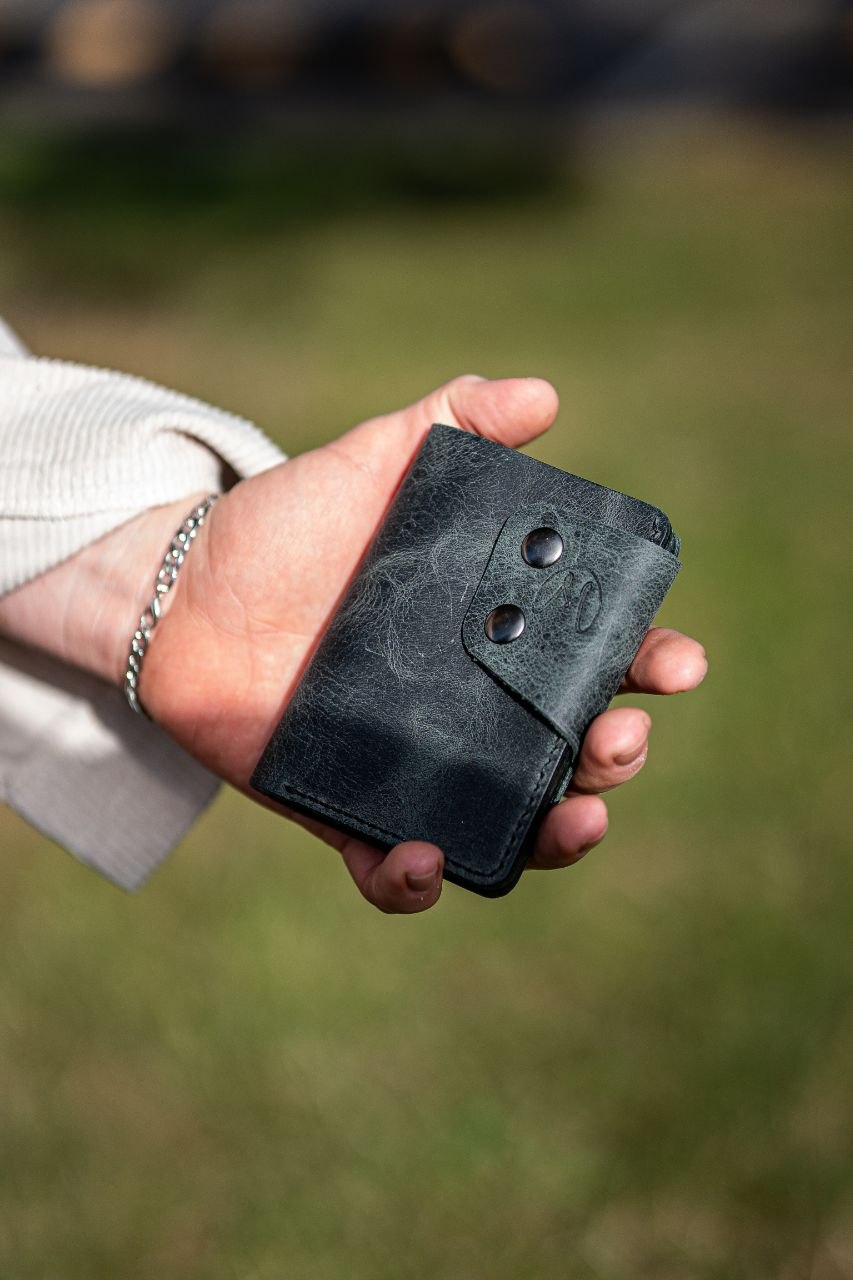 The Vanguard Vertical Leather Wallet