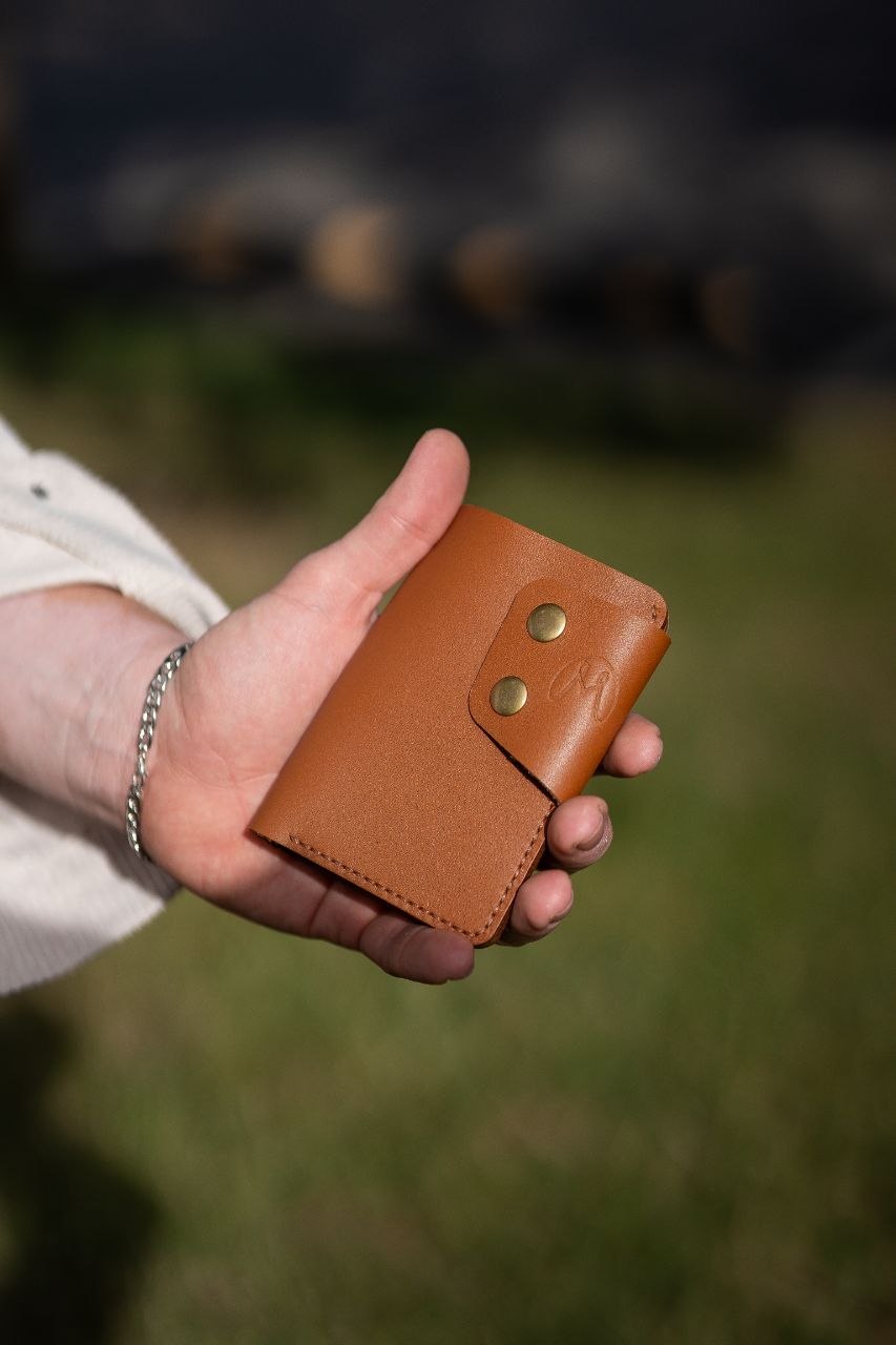 The Vanguard Vertical Leather Wallet