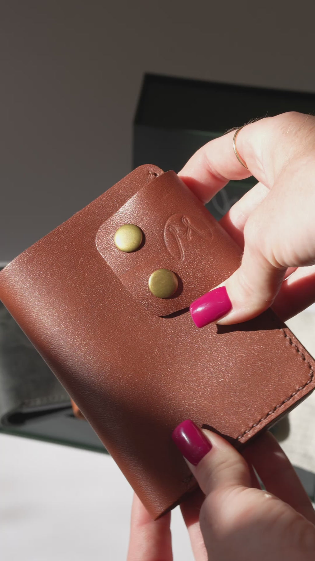 The Vanguard Vertical Leather Wallet